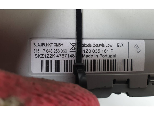 Радио/ проигрыватель CD/DVD / навигация