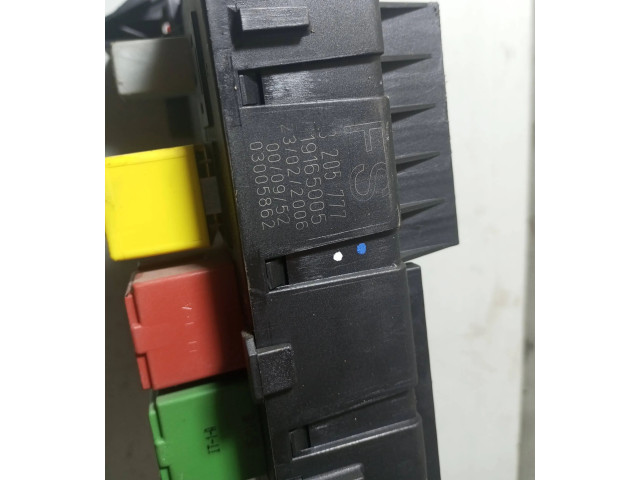 Pojistková skříňka 13205777, 03005862 Opel Vectra C 2008