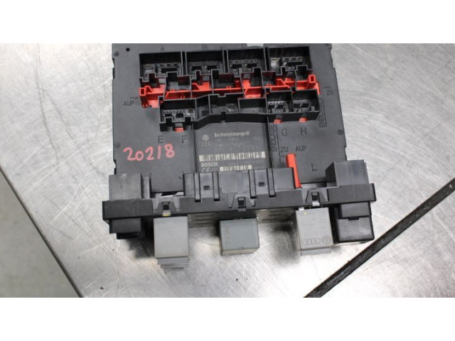   Pojistková skříňka 8P0907279H   Audi TT TTS Mk2 2007