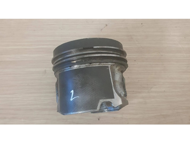 Píst 84l110 BMW 5 F10 F11 pro naftový motor 3.0