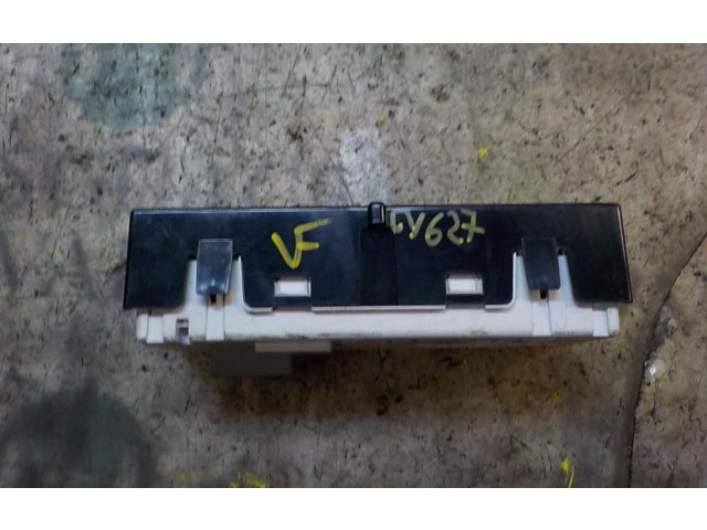 Дисплей       Renault Trafic II (X83)