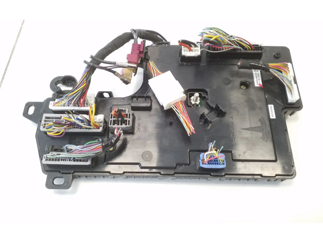 Комфортный модуль 107867390H Tesla Model 3