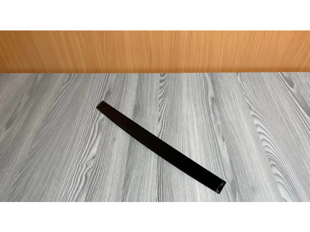 Другая деталь отделки пере́дней дверей