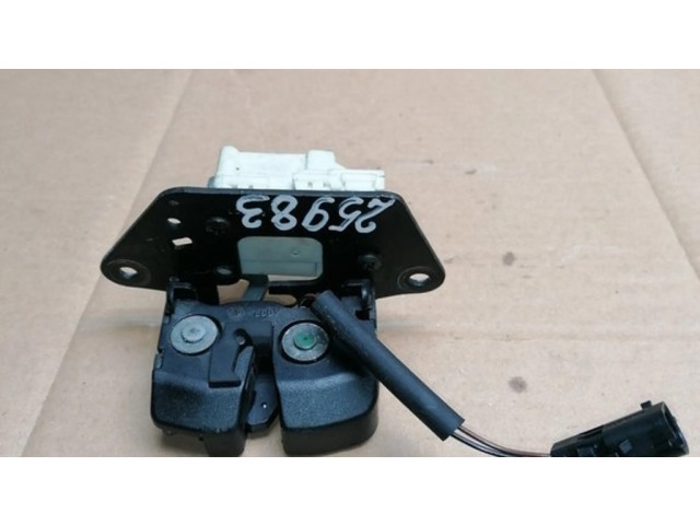 Замок задней крышки