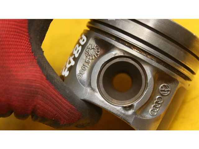 Píst    Audi A8 S8 D3 4E     