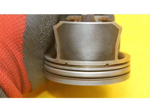  Поршень с шатуном  76L84  Skoda Octavia Mk2 (1Z)  