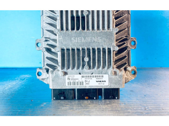 Блок управления двигателя 31211071AA   Volvo V50