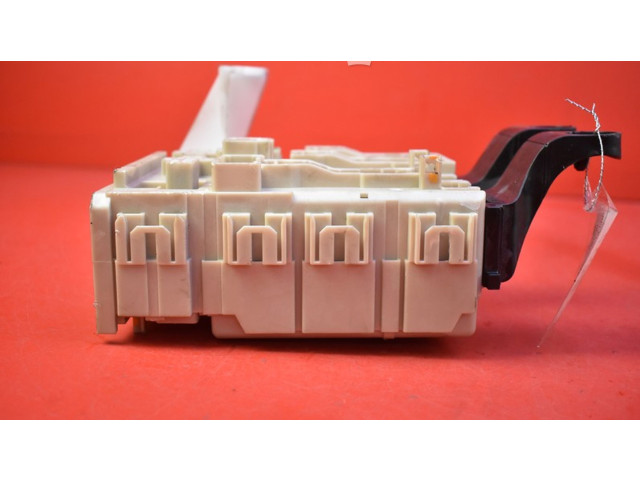 Pojistková skříňka 8273005J60, 8273005J60 Toyota Avensis T270 2015