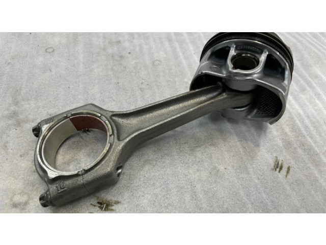  Поршень с шатуном  8654480  BMW 2 F46 для бензинового двигателя 1.5