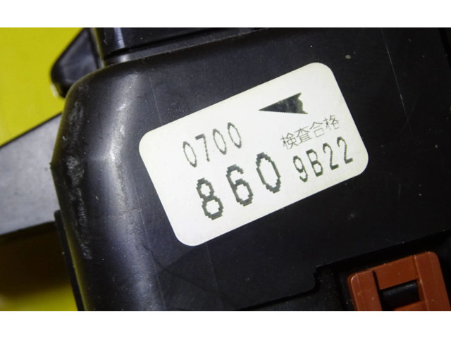 Блок предохранителей MB953355 Mitsubishi Carisma