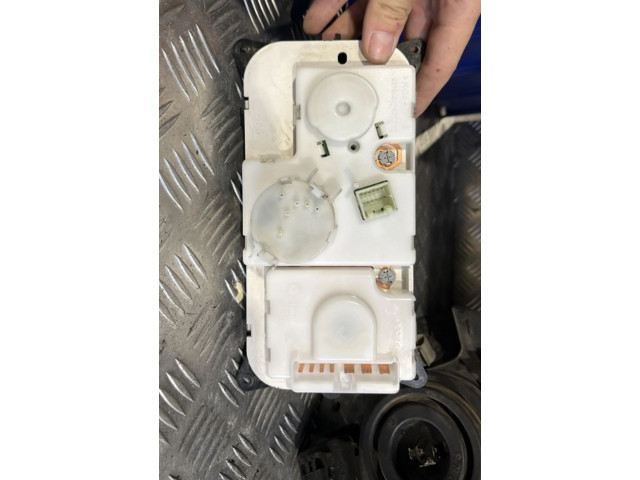 Блок управления климат-контролем Jeep Cherokee III KJ