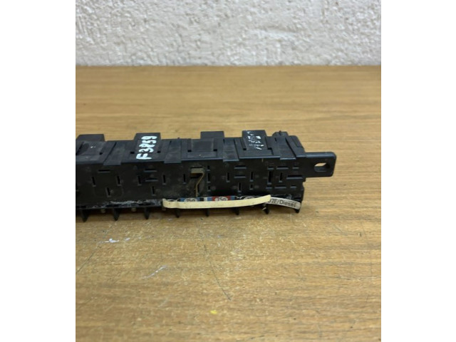 Pojistková skříňka 4A0941822, F3859 Audi A6 S6 C4 4A 1997