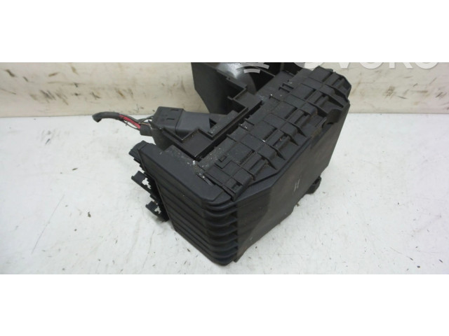 Блок предохранителей 1K0937125   Skoda Octavia Mk2 (1Z)    