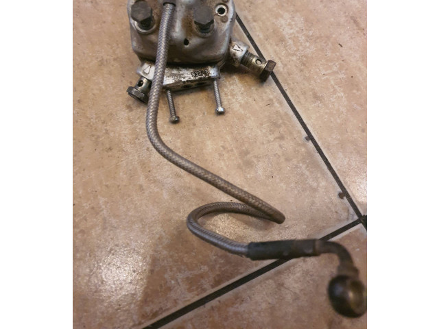 Топливная рампа 0438101005   Audi 80 90 S2 B4  