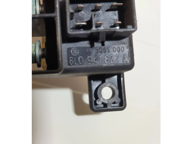 Блок предохранителей  8L0941822A, 890083000   Audi A6 S6 C5 4B    