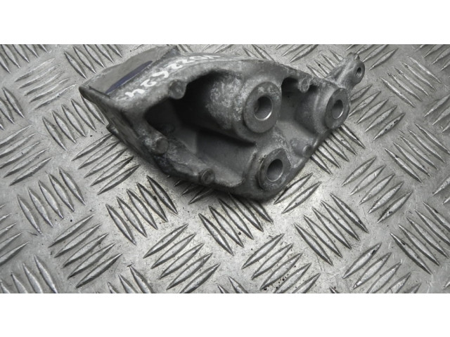 Кронштейн охладителя EGR