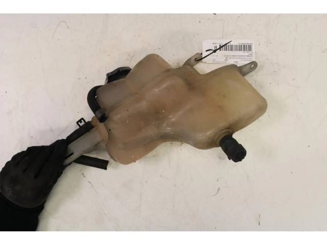 Расширительный бачок охлаждающей жидкости