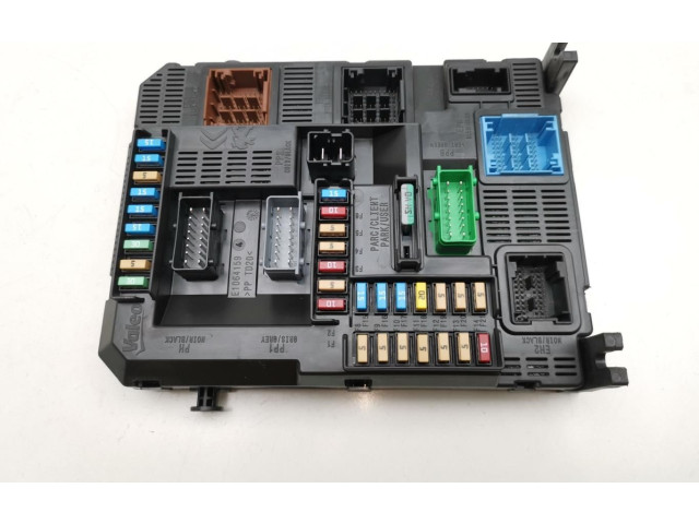 Блок предохранителей 9819850080   Peugeot 2008 I    