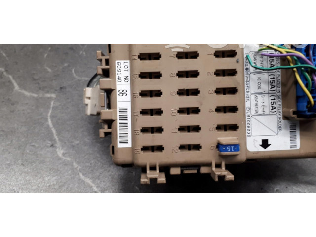 Pojistková skříňka jb200400 KIA Carnival 2010