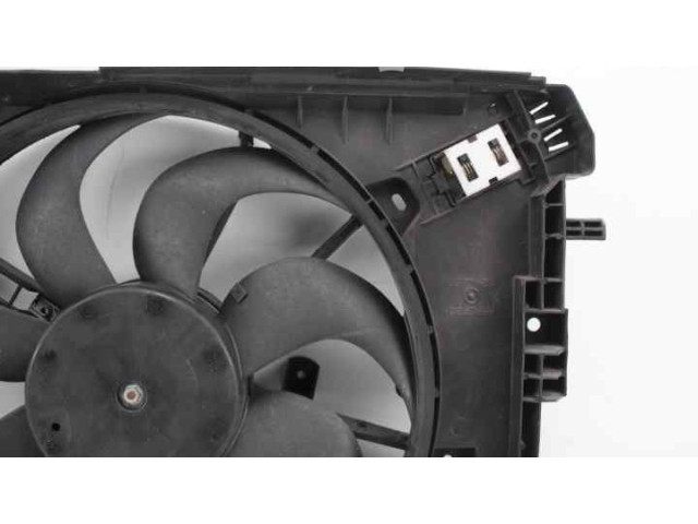 Вентилятор радиатора     214818009R    Renault Clio IV 
