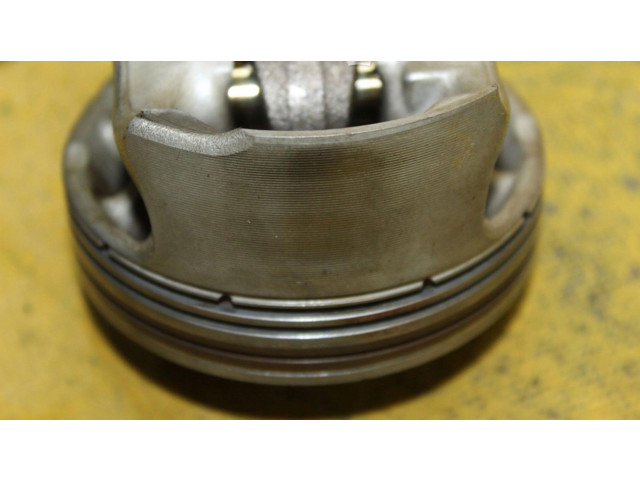 Píst 07L107103R   Audi A8 S8 D3 4E     