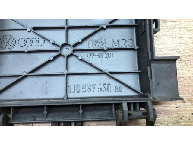 Узел подключения плюсовых проводов