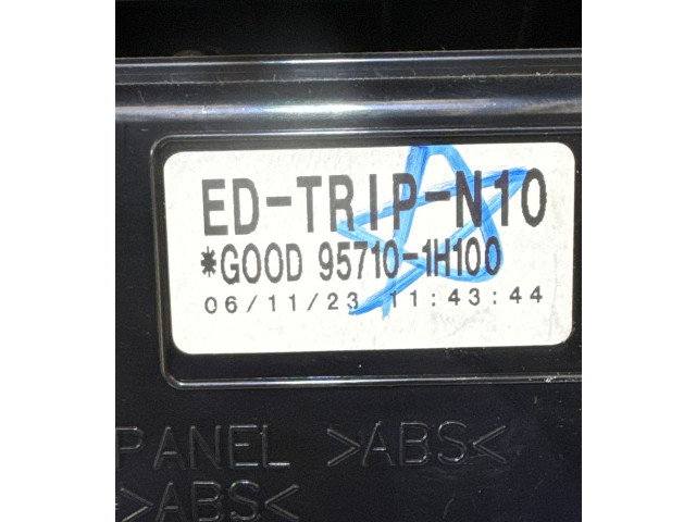 Дисплей    957101H100   KIA Ceed