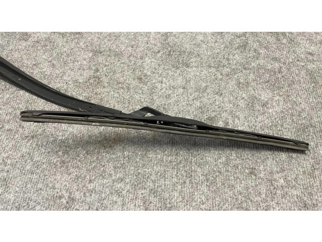 Стеклоочиститель лобового стекла