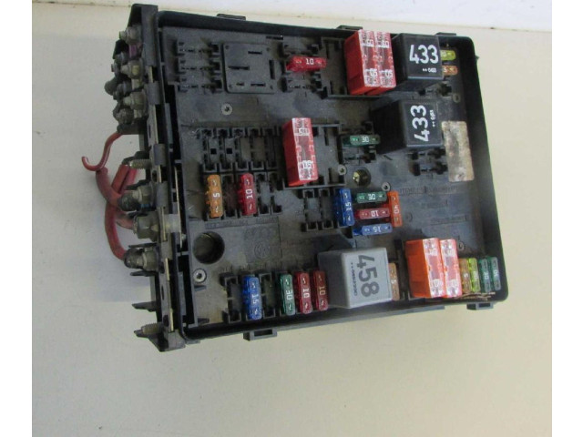 Блок предохранителей 1K0937124K Audi A2