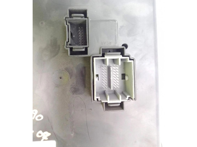 Блок предохранителей 12217799   Volvo XC90    