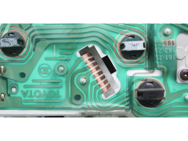 Přístrojová deska Toyota Starlet (P70) III 1985 8301010610, 2573001740