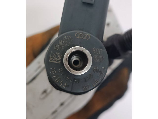 Vstřikovač 0445110158, 057130277M Audi A8 S8 D3 4E ASE