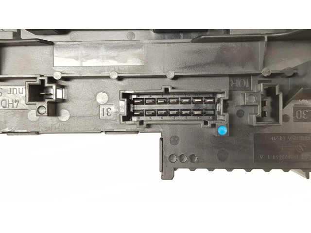 Pojistková skříňka A2049001002 Mercedes-Benz C W204 2010