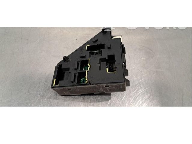 Блок предохранителей  31473569   Volvo XC90    