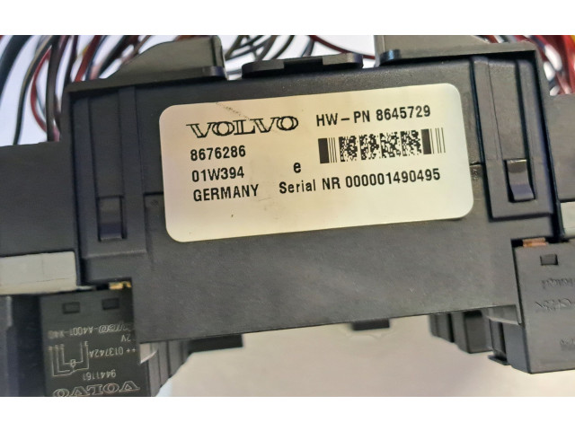 Блок предохранителей 8676286, 8645729 Volvo S60