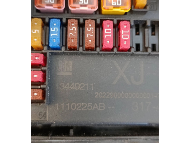   Pojistková skříňka 13449211, 1110225AB   Opel Zafira C 2015