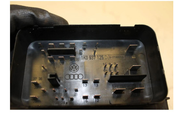 Блок предохранителей 1K0937125D   Skoda Yeti (5L)    