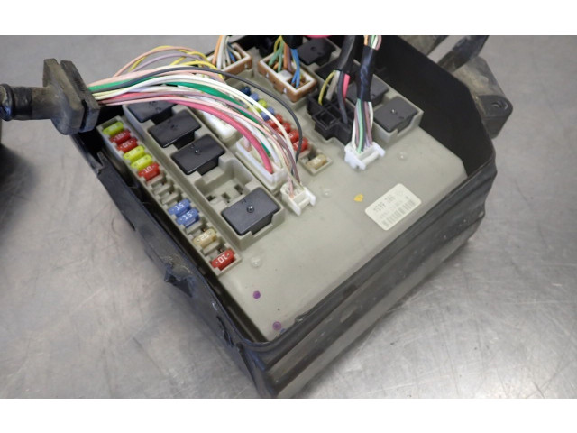 Блок предохранителей  8200683706   Renault Clio III    