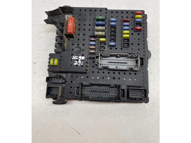 Блок предохранителей 8676391, 00004800789   Volvo XC90    