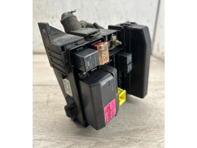 Блок предохранителей MR587816, 404070344 Mitsubishi Grandis