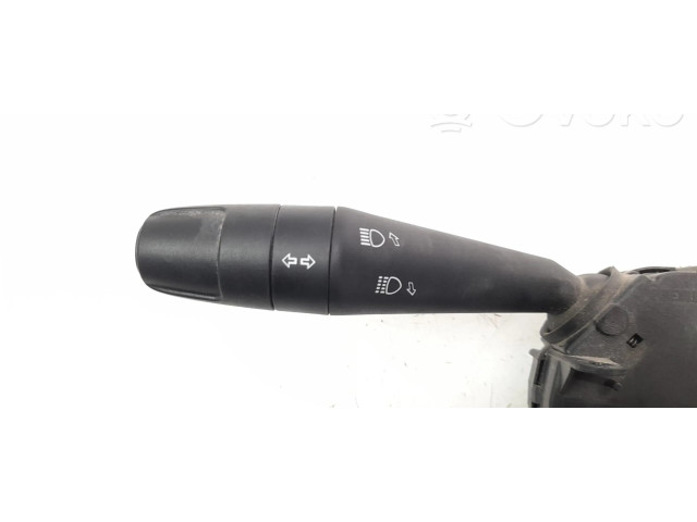 Мултифункционный включатель управления / ручка