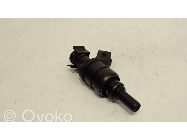 Vstřikovač 1427240   BMW 5 E39  pro benzínový motor 2.0  0796