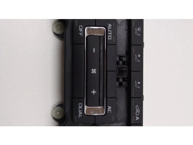 Блок управления климат-контролем 3T0907044AL Skoda Octavia Mk2 (1Z)