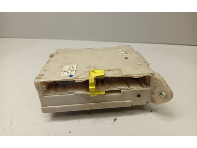 Блок предохранителей 8273030A61, 702280094 Lexus GS 300 350 430 450H