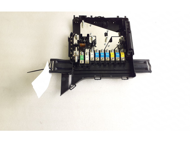   Pojistková skříňka 97061030300   Porsche Panamera (970) 2010