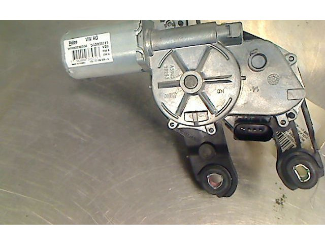 Моторчик заднего дворника 812103062370 Volkswagen Golf VII