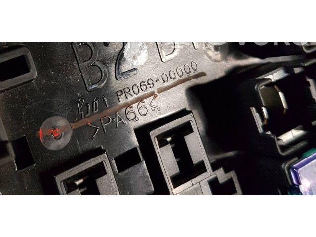 Блок предохранителей PR06900000, PR06401000 Mitsubishi L200