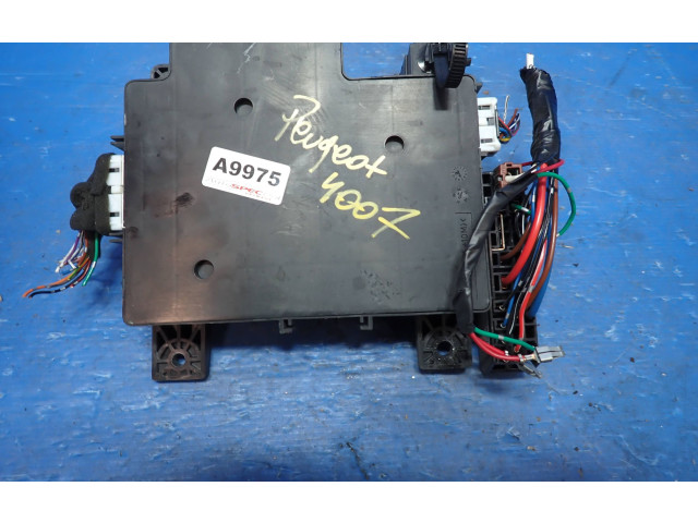 Блок предохранителей 8637A318, 519087902 Mitsubishi Outlander