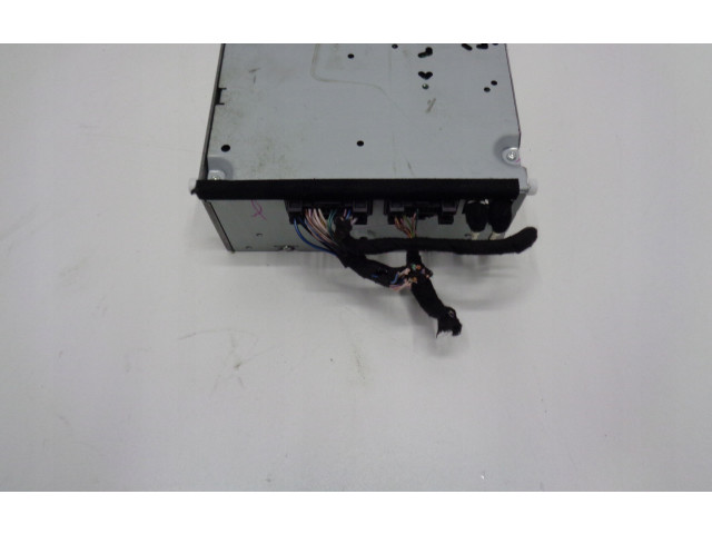 Радио/ проигрыватель CD/DVD / навигация