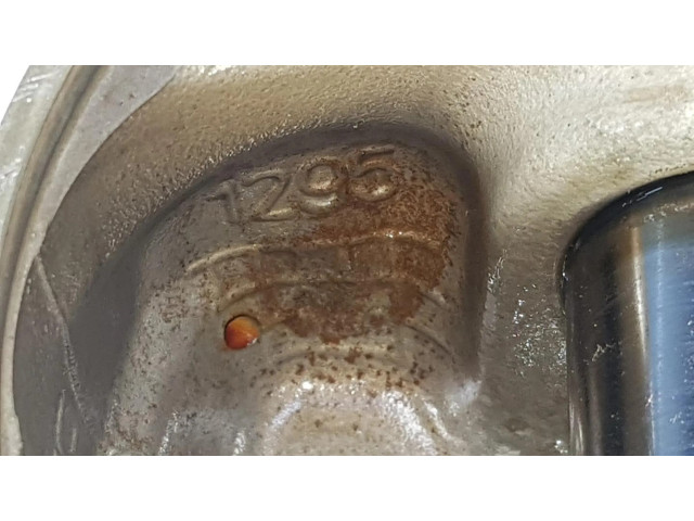 Píst 11257613626 BMW X6 E71 pro benzínový motor 4.4